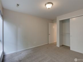 10819 NE 37th Place 224, Bellevue WA 98004