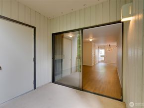 10819 NE 37th Place 224, Bellevue WA 98004