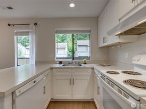 10819 NE 37th Place 224, Bellevue WA 98004