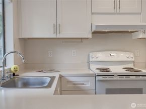 10819 NE 37th Place 224, Bellevue WA 98004