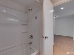 10819 NE 37th Place 224, Bellevue WA 98004
