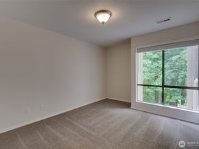 10819 NE 37th Place 224, Bellevue WA 98004