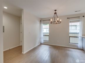 10819 NE 37th Place 224, Bellevue WA 98004