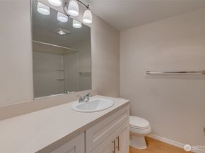 10819 NE 37th Place 224, Bellevue WA 98004