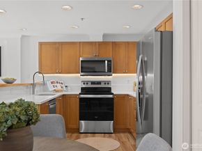 11920 98th Avenue NE 211, Kirkland WA 98034