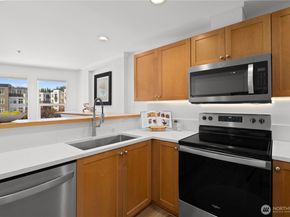 11920 98th Avenue NE 211, Kirkland WA 98034