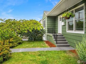 8816 16th Avenue SW, Seattle WA 98106
