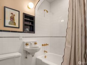 214 13th Avenue E 3, Seattle WA 98102