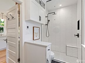 4048 37th Avenue S, Seattle WA 98118