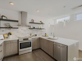 2573 13th Avenue W, Seattle WA 98119