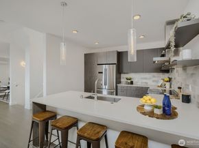 2573 13th Avenue W, Seattle WA 98119
