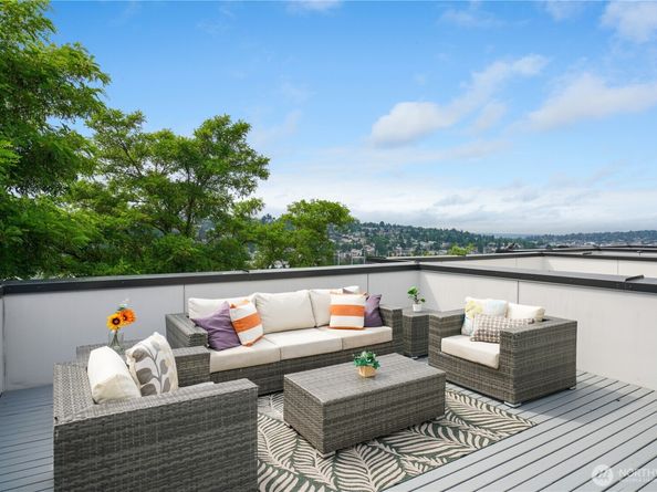 2573 13th Avenue W, Seattle WA 98119