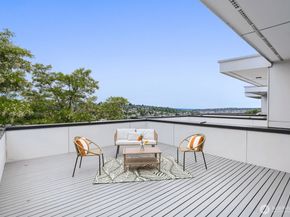 2573 13th Avenue W, Seattle WA 98119