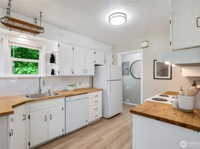 9336 35th Avenue NE, Seattle WA 98115