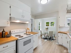 9336 35th Avenue NE, Seattle WA 98115