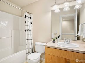 81 Sky Ridge Road NW 702, Issaquah WA 98027