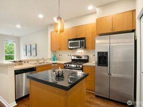 81 Sky Ridge Road NW 702, Issaquah WA 98027