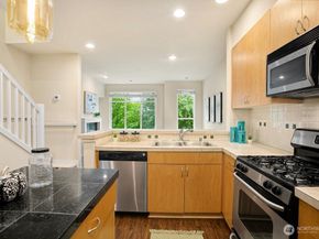 81 Sky Ridge Road NW 702, Issaquah WA 98027