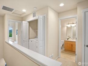 81 Sky Ridge Road NW 702, Issaquah WA 98027