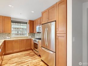10650 NE 9th Place 1520, Bellevue WA 98004