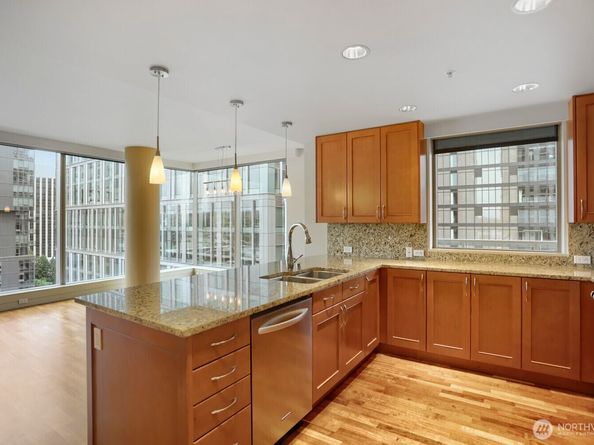 10650 NE 9th Place 1520, Bellevue WA 98004
