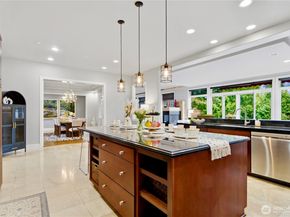2 Crescent Key SE, Bellevue WA 98006
