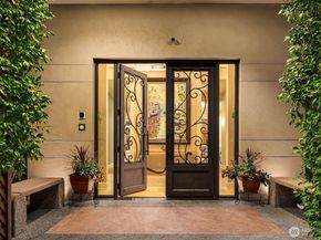 2 Crescent Key SE, Bellevue WA 98006