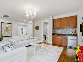2 Crescent Key SE, Bellevue WA 98006