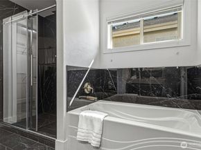 20042 94th Avenue NE, Bothell WA 98011