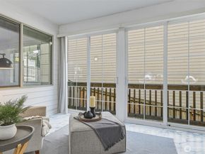 20042 94th Avenue NE, Bothell WA 98011