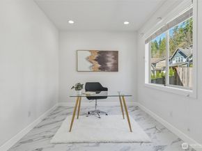 20042 94th Avenue NE, Bothell WA 98011