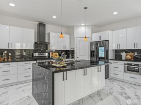 20042 94th Avenue NE, Bothell WA 98011