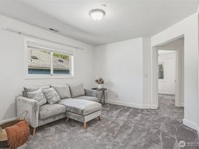 20042 94th Avenue NE, Bothell WA 98011
