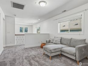 20042 94th Avenue NE, Bothell WA 98011