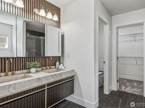 20042 94th Avenue NE, Bothell WA 98011