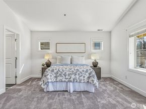 20042 94th Avenue NE, Bothell WA 98011