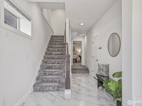 20042 94th Avenue NE, Bothell WA 98011