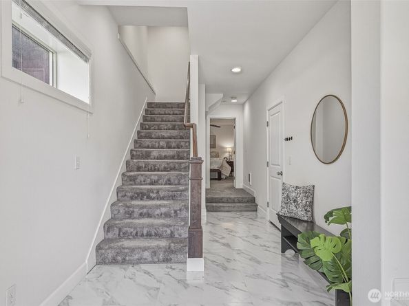 20042 94th Avenue NE, Bothell WA 98011