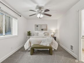 20042 94th Avenue NE, Bothell WA 98011