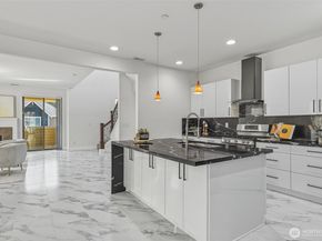 20042 94th Avenue NE, Bothell WA 98011