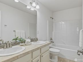 20042 94th Avenue NE, Bothell WA 98011