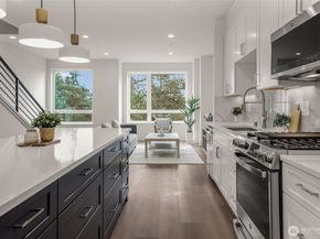8923 166th Ave NE 101, Redmond WA 98052