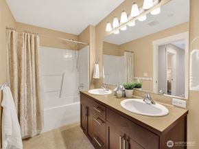 9060 177th Place NE 12, Redmond WA 98052