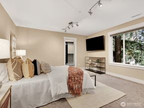 9060 177th Place NE 12, Redmond WA 98052