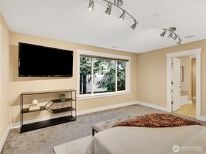 9060 177th Place NE 12, Redmond WA 98052