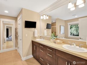 9060 177th Place NE 12, Redmond WA 98052