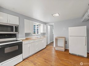 934 N 100th Street, Seattle WA 98133