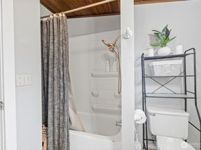 934 N 100th Street, Seattle WA 98133