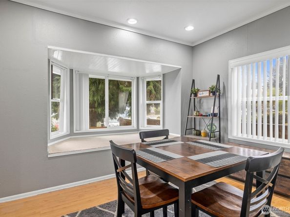 934 N 100th Street, Seattle WA 98133