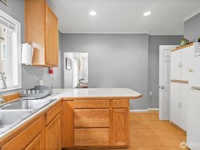 934 N 100th Street, Seattle WA 98133